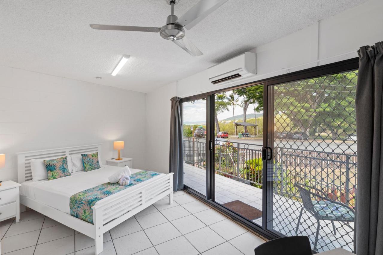 Whitsunday Waterfront Apartments Airlie Beach Dış mekan fotoğraf
