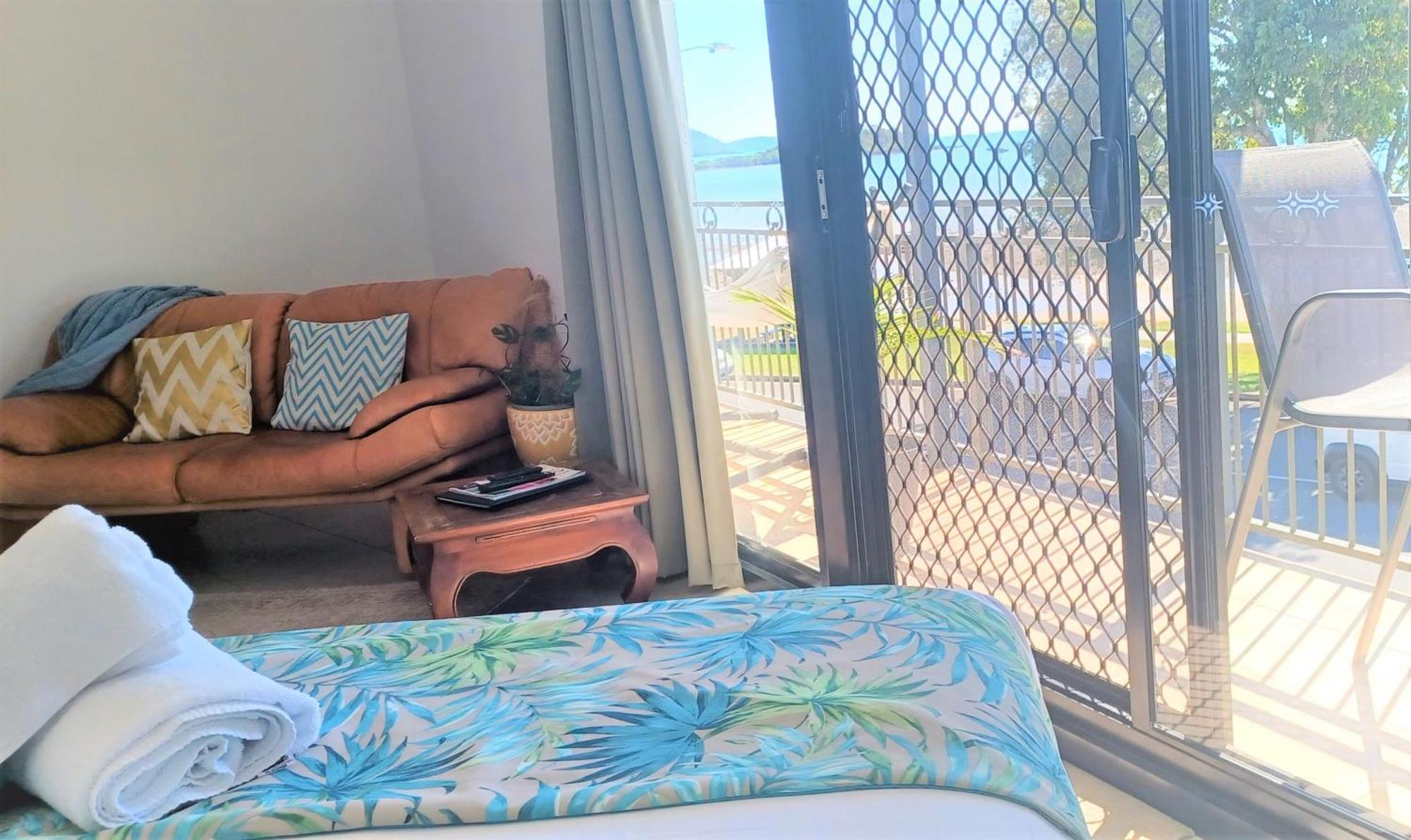 Whitsunday Waterfront Apartments Airlie Beach Dış mekan fotoğraf